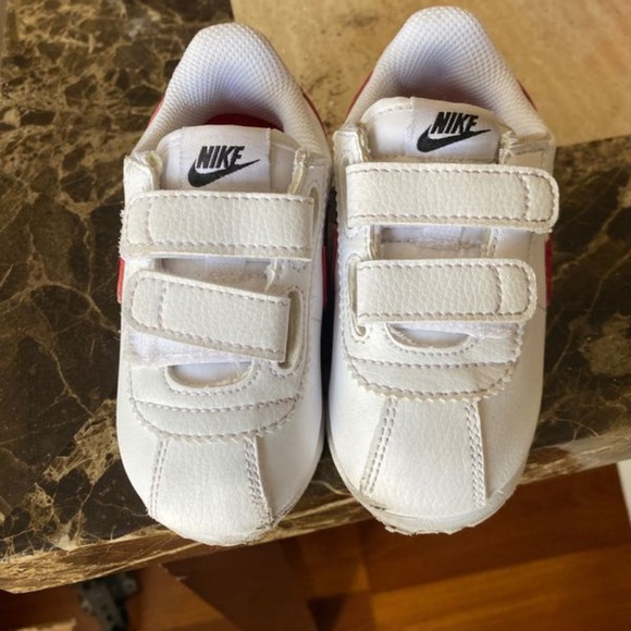 Baby Nike shoes - Picture 1 of 2